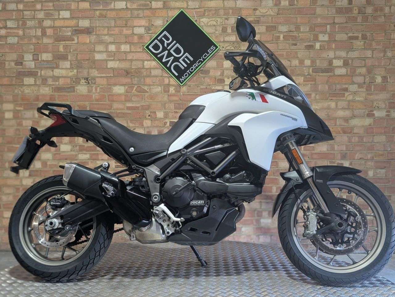 A 2017 DUCATI MULTISTRADA 950 REALLY TIDY BIKE. DESMO SERVICE JUST DONE AT MAIN DEALER. LOVELY CONDITION A 2017 DUCATI MULTISTRADA 950 REALLY TIDY BIKE. DESMO SERVICE JUST DONE AT MAIN DEALER. LOVELY CONDITION