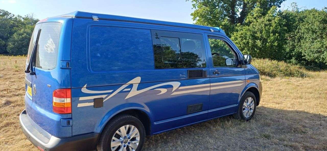 A 2004 VOLKSWAGEN TRANSPORTER 1.9 TDI T28 - POP UP TOP - ALLOY WHEELS - LOVELY VAN. 1.9L Engine, Very cle A 2004 VOLKSWAGEN TRANSPORTER 1.9 TDI T28 - POP UP TOP - ALLOY WHEELS - LOVELY VAN. 1.9L Engine, Very cle