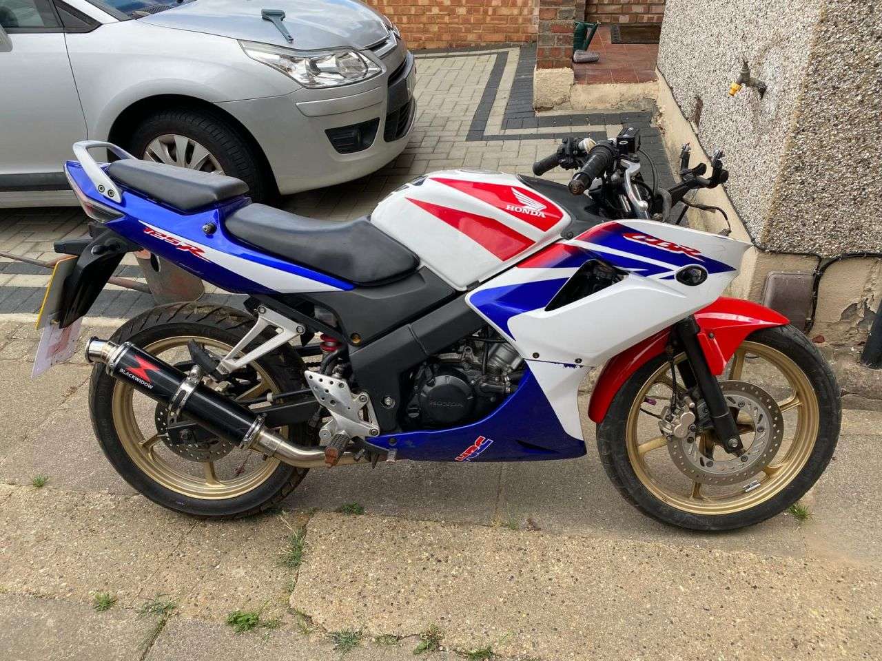 A 2011 HONDA CBR125R - SPARES OR REPAIR - CAT N - RUNS WELL DAMAGED REPIRABLE - CAT N A 2011 HONDA CBR125R - SPARES OR REPAIR - CAT N - RUNS WELL DAMAGED REPIRABLE - CAT N