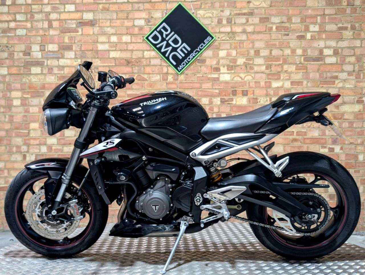 2017 TRIUMPH STREET TRIPLE 765 2017 TRIUMPH STREET TRIPLE 765