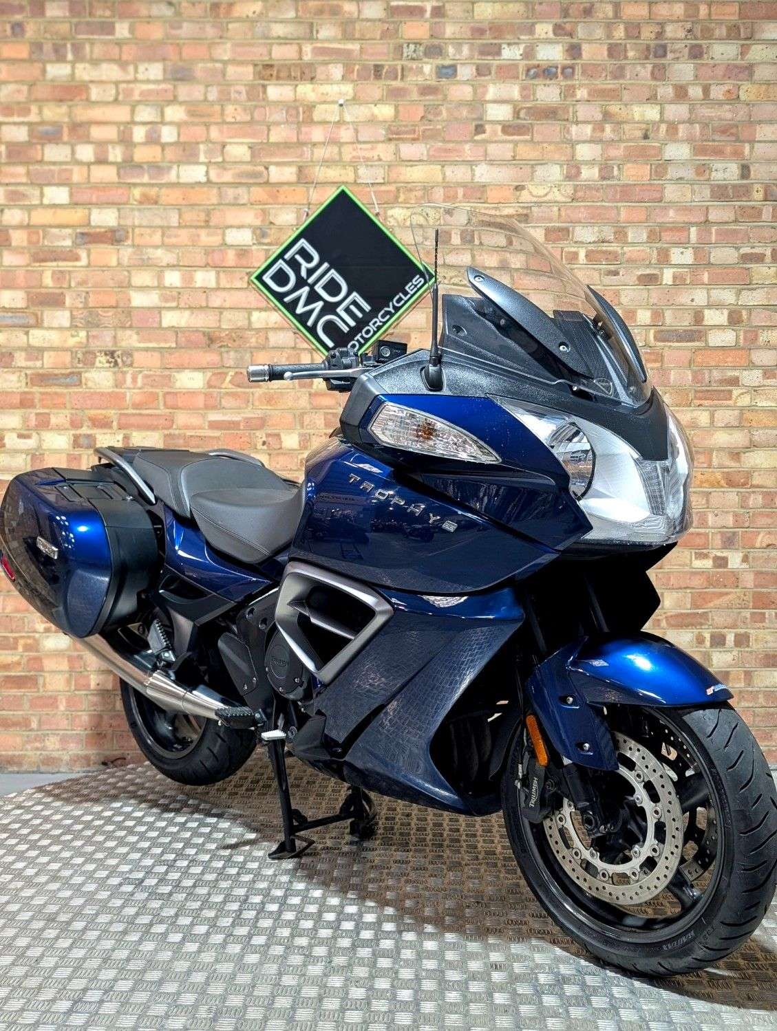 2014 TRIUMPH TROPHY 1200 2014 TRIUMPH TROPHY 1200