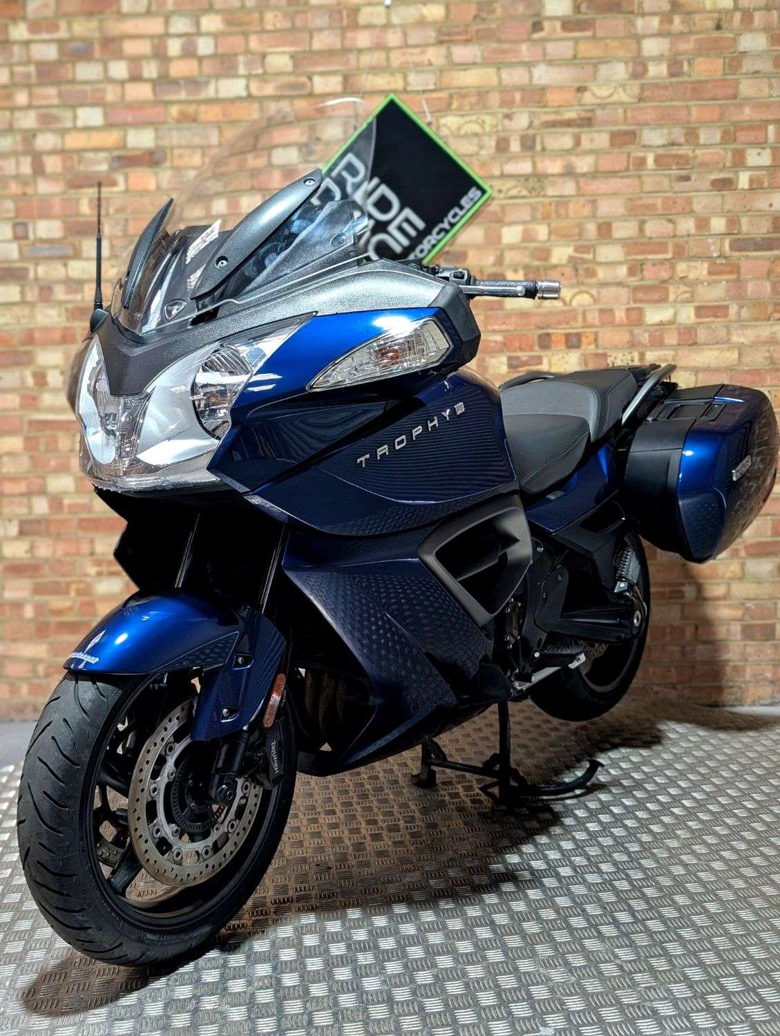 2014 TRIUMPH TROPHY 1200 2014 TRIUMPH TROPHY 1200