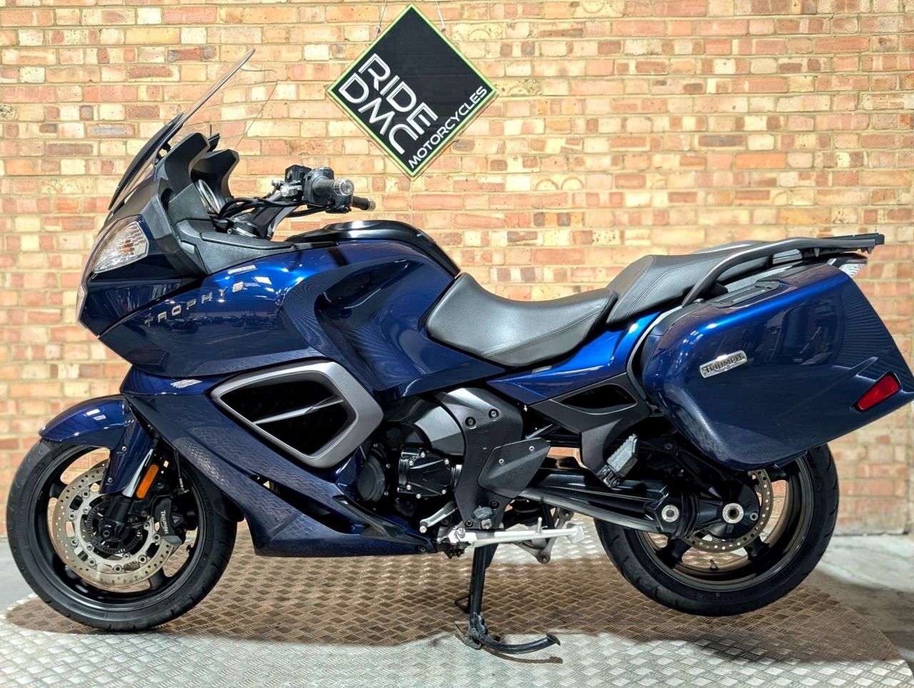 2014 TRIUMPH TROPHY 1200 2014 TRIUMPH TROPHY 1200