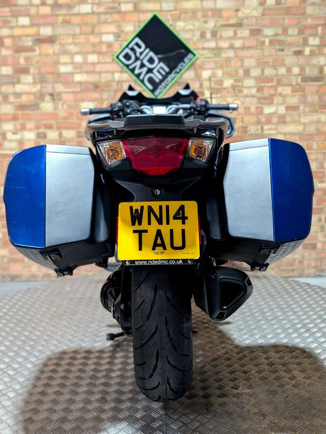 2014 TRIUMPH TROPHY 1200 2014 TRIUMPH TROPHY 1200