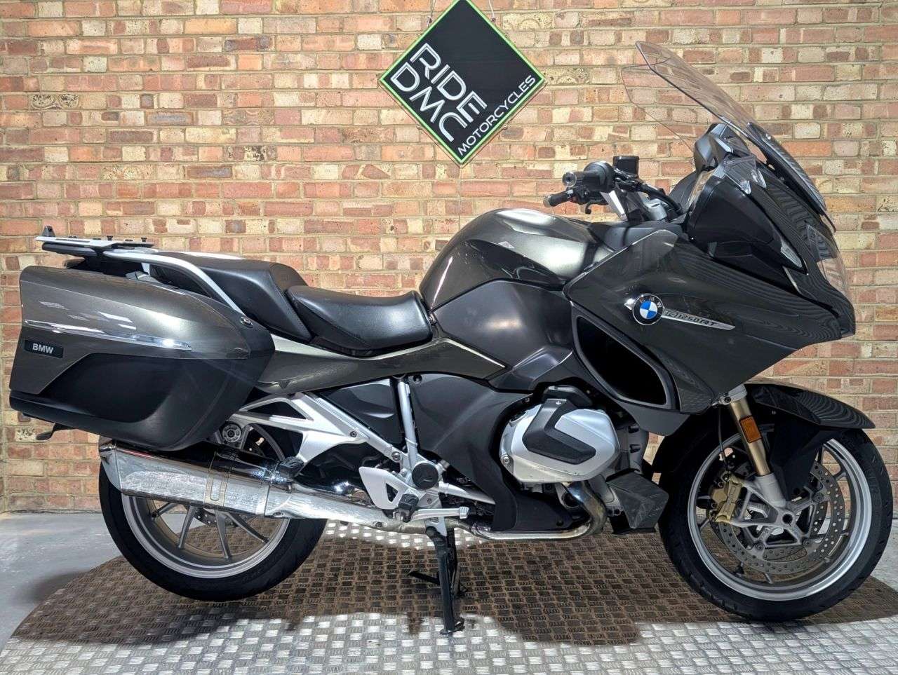 A 2020 BMW R 1250 RT LE - VERY LOW MILEAGE - TOP SPEC - WARRANTY - A BEAUTY. TOP SPEC LE - WARRA A 2020 BMW R 1250 RT LE - VERY LOW MILEAGE - TOP SPEC - WARRANTY - A BEAUTY. TOP SPEC LE - WARRA