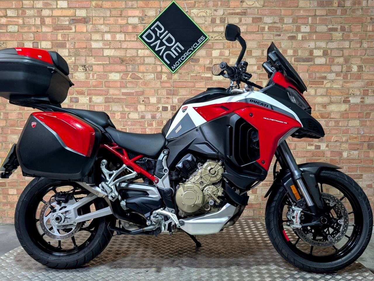 A 2021 DUCATI MULTISTRADA V4 1158 V4S - LOW MILEAGE - SERVICED - FULL LUGGAGE - AKRAPOVIC - RADAR. RADAR A 2021 DUCATI MULTISTRADA V4 1158 V4S - LOW MILEAGE - SERVICED - FULL LUGGAGE - AKRAPOVIC - RADAR. RADAR