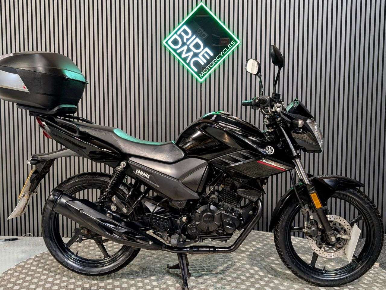 A 2019 YAMAHA YS125 LOW MILEAGE - LEARNER LEGAL - ULEZ CMPLIANT - TIDY BIKE. LEARNER LEGAL - UL A 2019 YAMAHA YS125 LOW MILEAGE - LEARNER LEGAL - ULEZ CMPLIANT - TIDY BIKE. LEARNER LEGAL - UL
