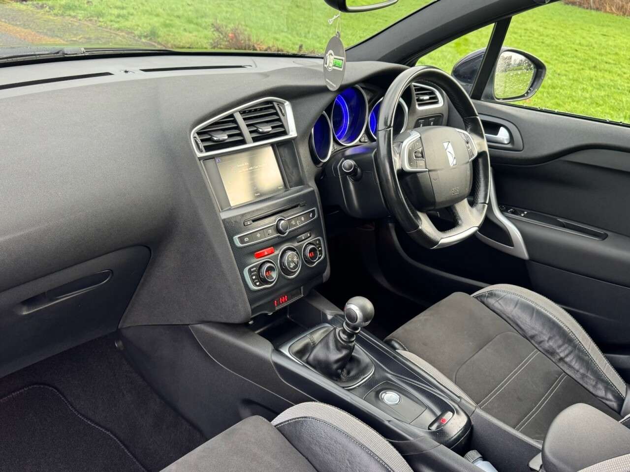 2017 DS AUTOMOBILES DS 4 2017 DS AUTOMOBILES DS 4