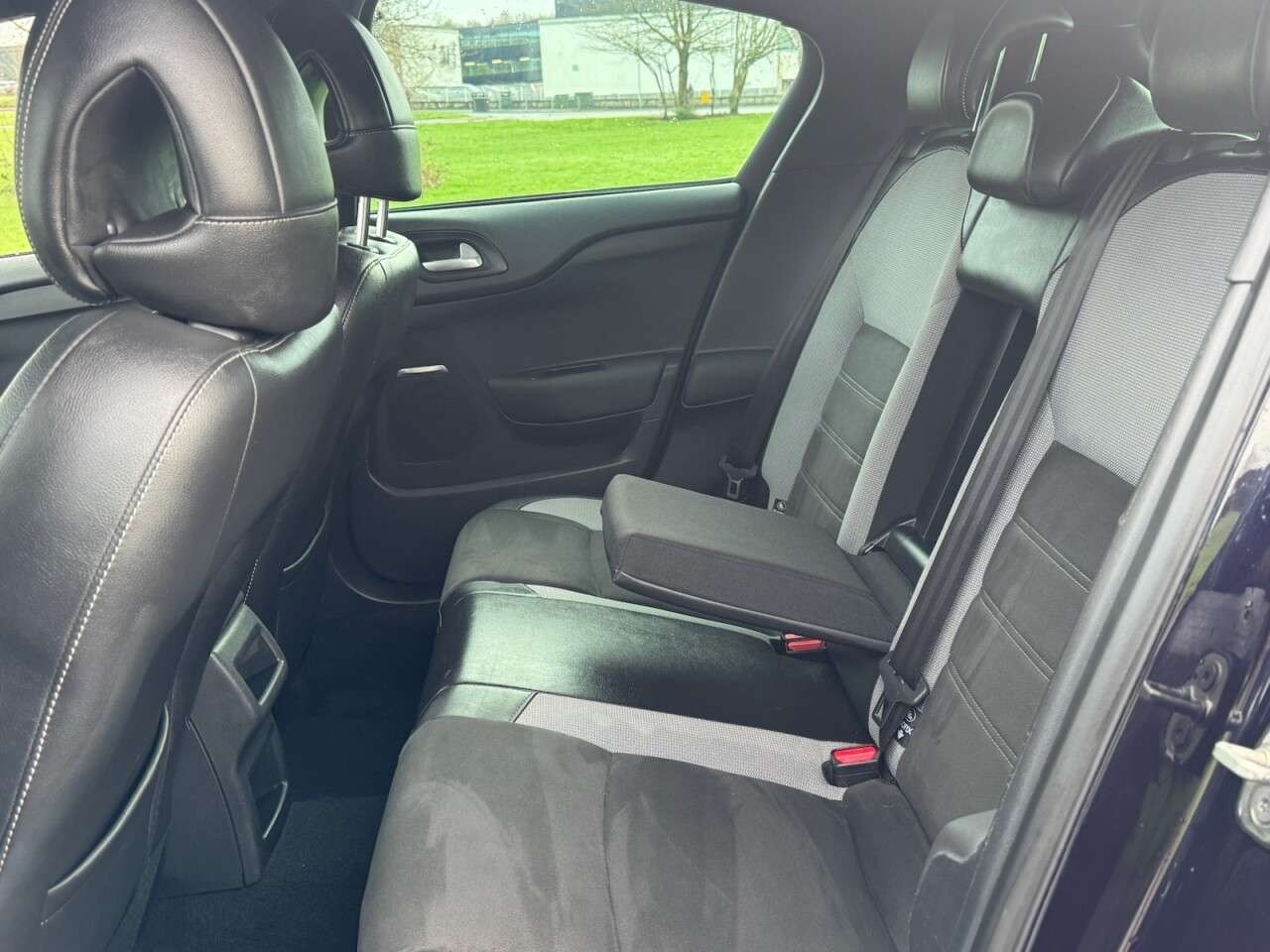 2017 DS AUTOMOBILES DS 4 2017 DS AUTOMOBILES DS 4