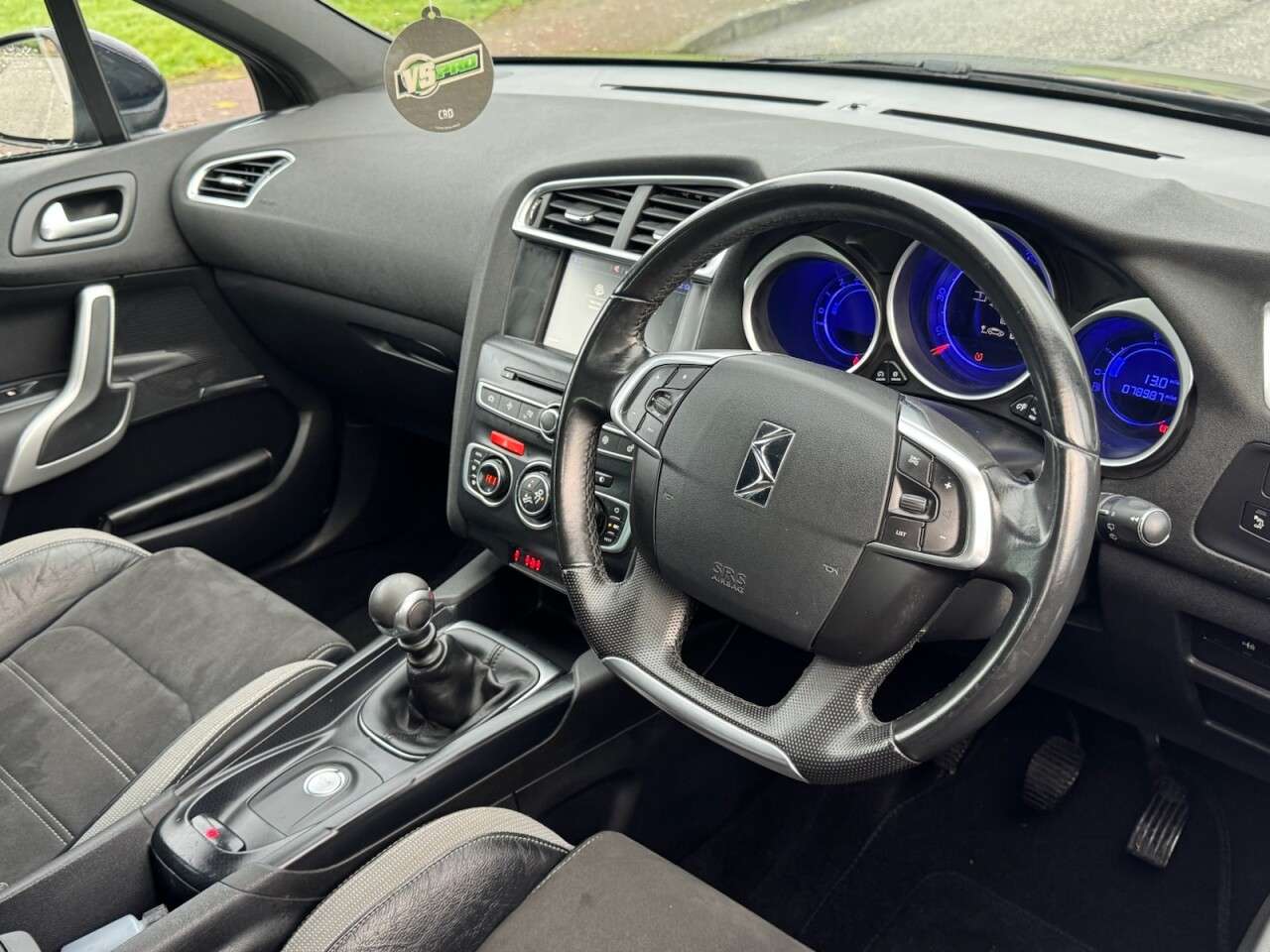 2017 DS AUTOMOBILES DS 4 2017 DS AUTOMOBILES DS 4