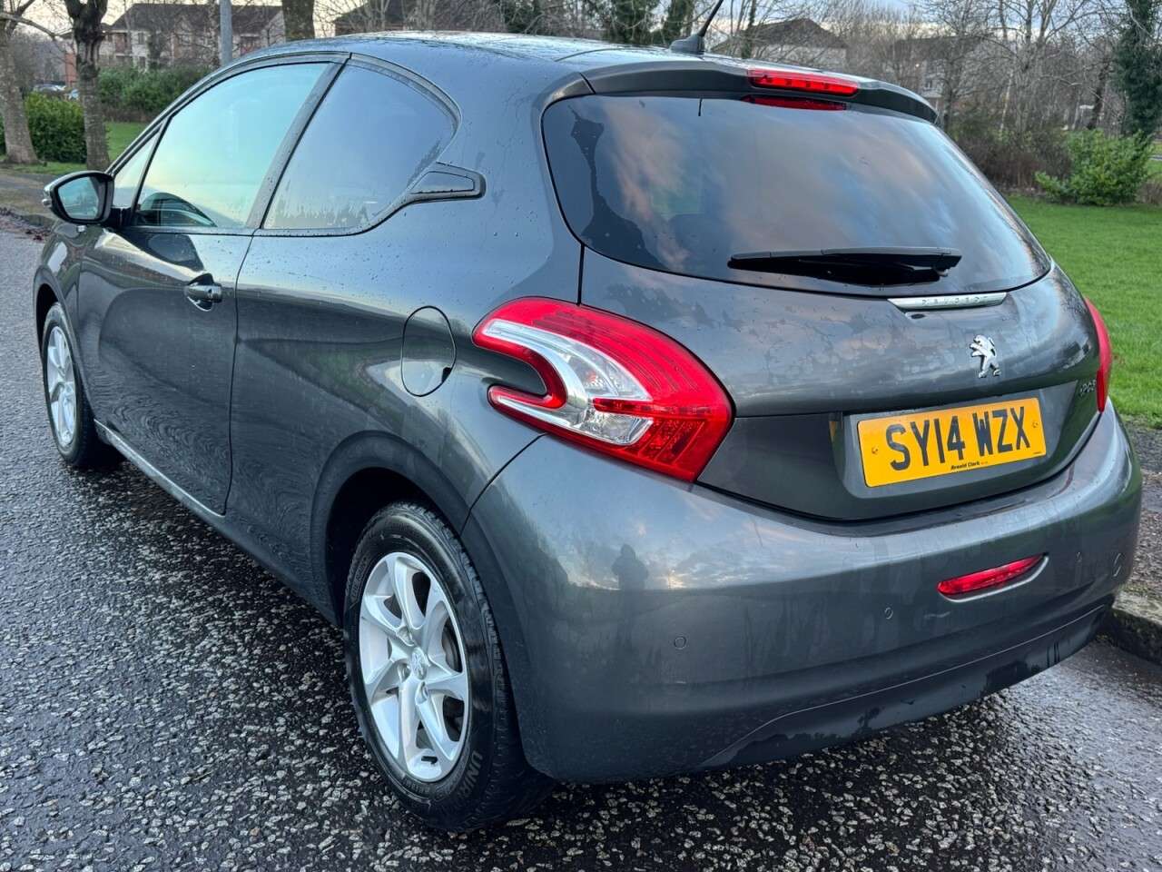 A 2014 PEUGEOT 208 1.2 VTi Style Hatchback 3dr Petrol Manual Euro 5 (82 ps) Panoramic Glass Ro A 2014 PEUGEOT 208 1.2 VTi Style Hatchback 3dr Petrol Manual Euro 5 (82 ps) Panoramic Glass Ro