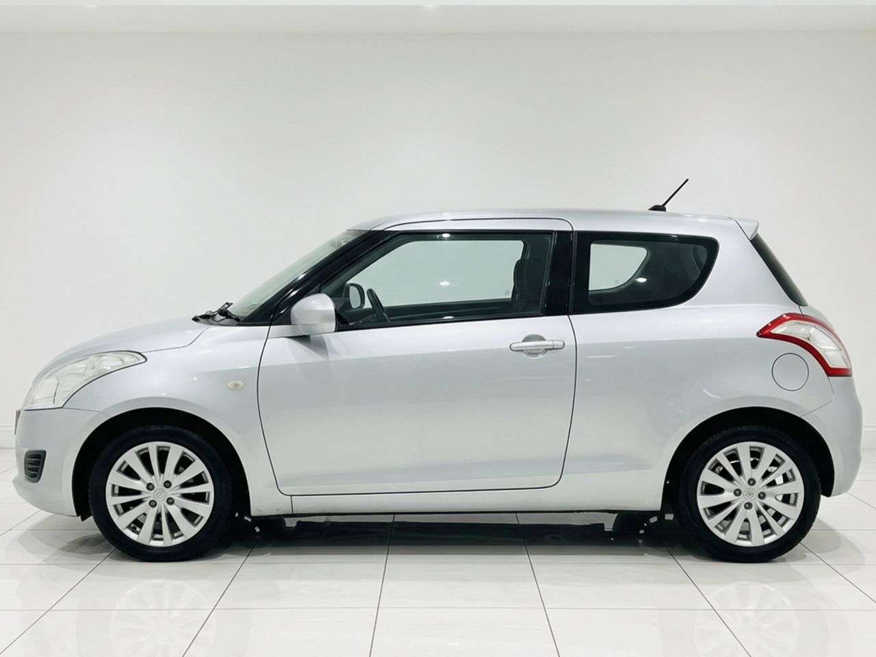 A 2013 SUZUKI SWIFT 1.2 SZ3 Hatchback 3dr Petrol Manual Euro 5 (94 ps) Part Ex Welcome A 2013 SUZUKI SWIFT 1.2 SZ3 Hatchback 3dr Petrol Manual Euro 5 (94 ps) Part Ex Welcome