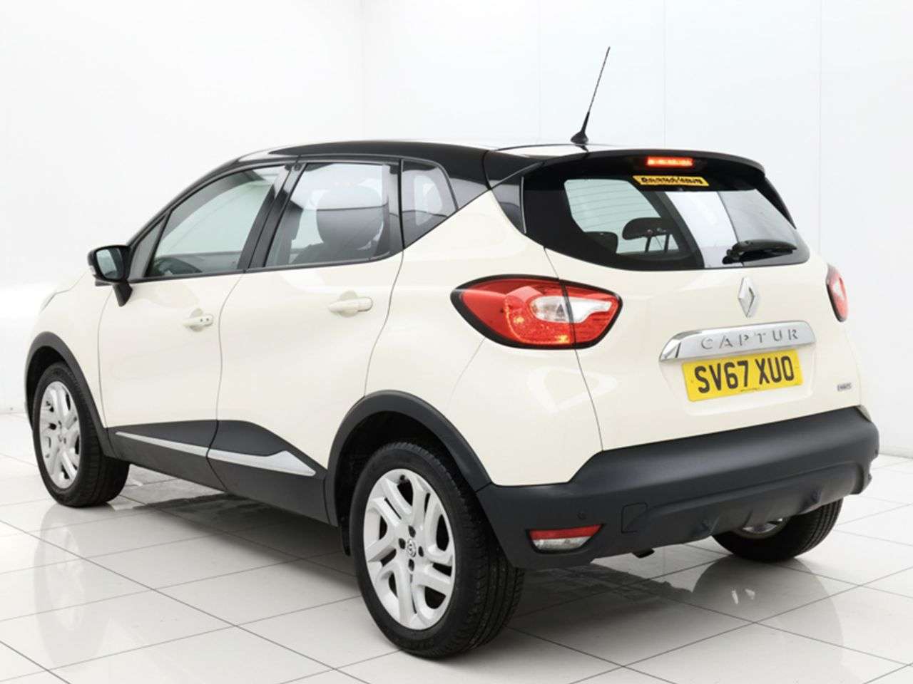 A 2017 RENAULT CAPTUR 1.5 dCi ENERGY Dynamique Nav SUV 5dr Diesel Manual Euro 6 (s/s) (90 ps) Par A 2017 RENAULT CAPTUR 1.5 dCi ENERGY Dynamique Nav SUV 5dr Diesel Manual Euro 6 (s/s) (90 ps) Par