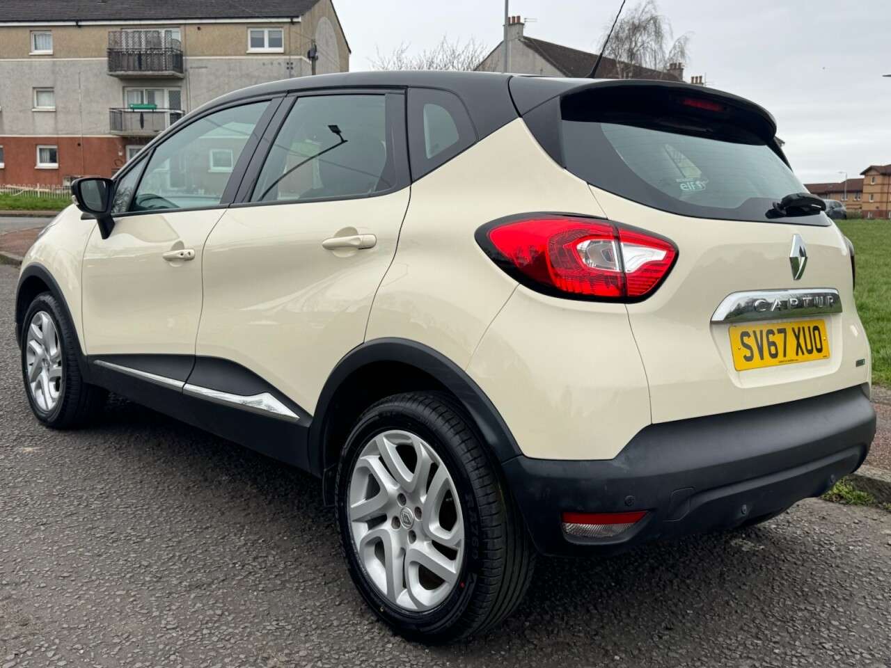 A 2017 RENAULT CAPTUR 1.5 dCi ENERGY Dynamique Nav SUV 5dr Diesel Manual Euro 6 (s/s) (90 ps) Par A 2017 RENAULT CAPTUR 1.5 dCi ENERGY Dynamique Nav SUV 5dr Diesel Manual Euro 6 (s/s) (90 ps) Par