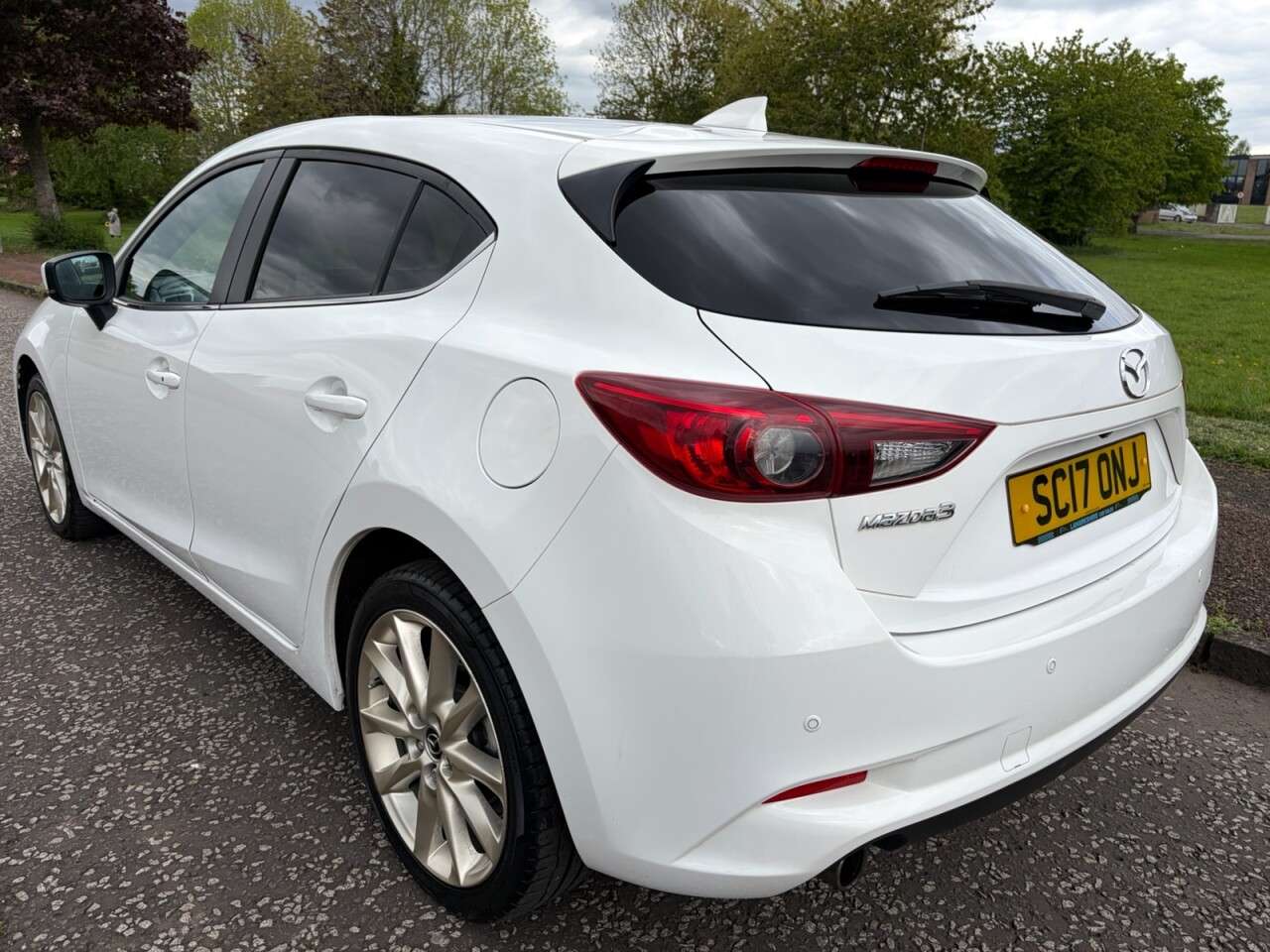 A 2017 MAZDA MAZDA3 2.0 SKYACTIV-G Sport Nav Hatchback 5dr Petrol Manual Euro 6 (s/s) (121 ps) A 2017 MAZDA MAZDA3 2.0 SKYACTIV-G Sport Nav Hatchback 5dr Petrol Manual Euro 6 (s/s) (121 ps)