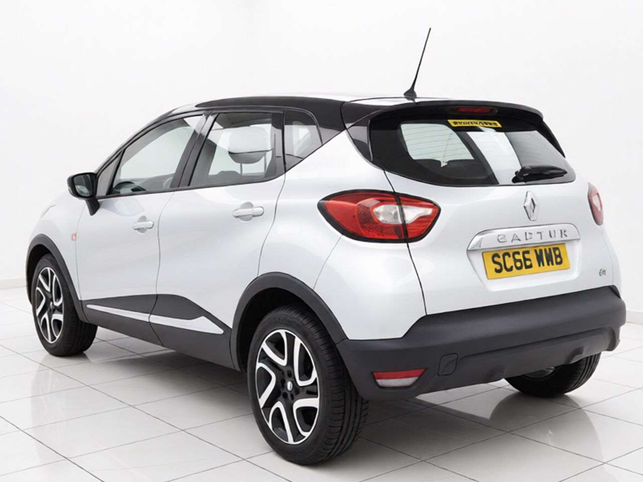 A 2016 RENAULT CAPTUR 1.5 dCi ENERGY Dynamique Nav SUV 5dr Diesel Manual Euro 6 (s/s) (90 ps) Par A 2016 RENAULT CAPTUR 1.5 dCi ENERGY Dynamique Nav SUV 5dr Diesel Manual Euro 6 (s/s) (90 ps) Par