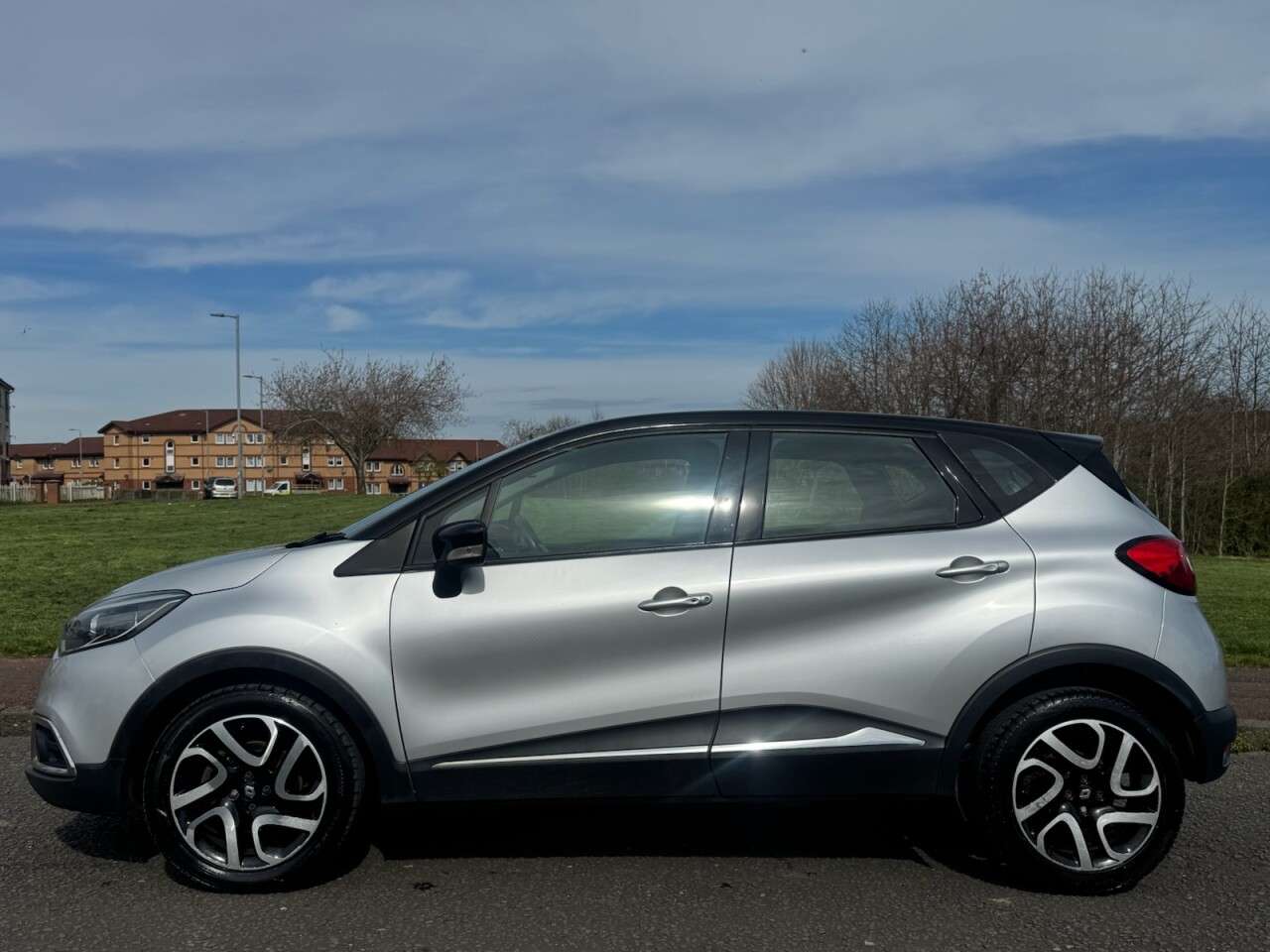 A 2016 RENAULT CAPTUR 1.5 dCi ENERGY Dynamique Nav SUV 5dr Diesel Manual Euro 6 (s/s) (90 ps) Par A 2016 RENAULT CAPTUR 1.5 dCi ENERGY Dynamique Nav SUV 5dr Diesel Manual Euro 6 (s/s) (90 ps) Par