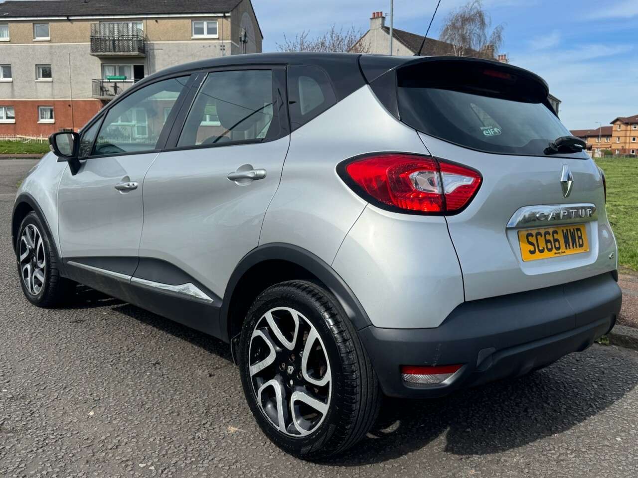 A 2016 RENAULT CAPTUR 1.5 dCi ENERGY Dynamique Nav SUV 5dr Diesel Manual Euro 6 (s/s) (90 ps) Par A 2016 RENAULT CAPTUR 1.5 dCi ENERGY Dynamique Nav SUV 5dr Diesel Manual Euro 6 (s/s) (90 ps) Par