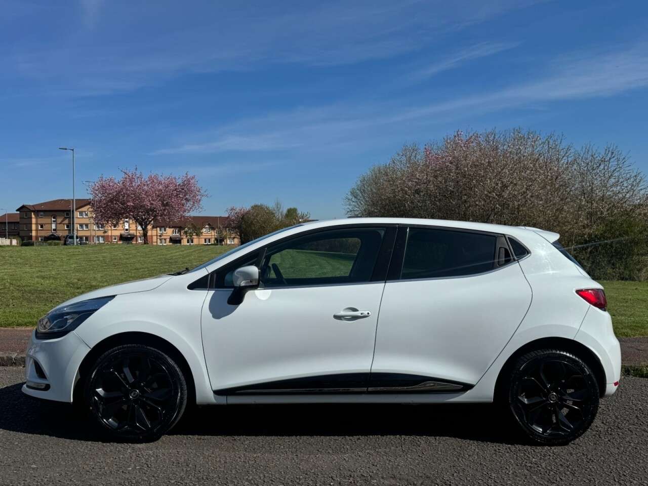 A 2018 RENAULT CLIO 1.5 dCi Iconic Hatchback 5dr Diesel Manual Euro 6 (s/s) (90 ps) Part Exchan A 2018 RENAULT CLIO 1.5 dCi Iconic Hatchback 5dr Diesel Manual Euro 6 (s/s) (90 ps) Part Exchan