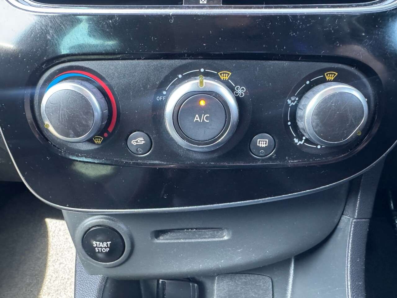 2018 RENAULT CLIO 2018 RENAULT CLIO
