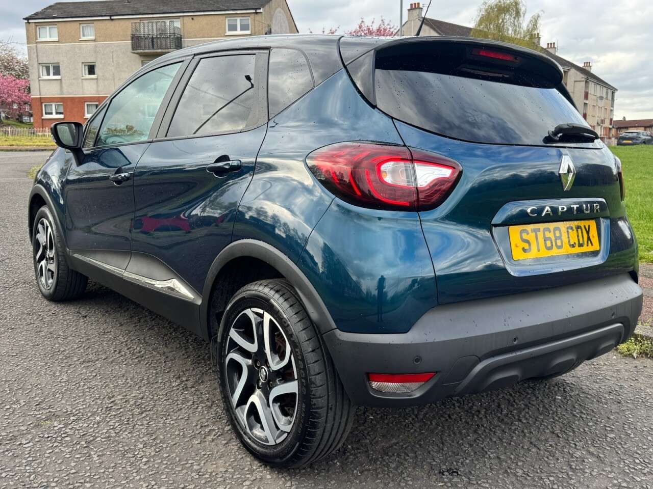 A 2018 RENAULT CAPTUR 1.5 dCi ENERGY Iconic SUV 5dr Diesel Manual Euro 6 (s/s) (90 ps) Part Ex We A 2018 RENAULT CAPTUR 1.5 dCi ENERGY Iconic SUV 5dr Diesel Manual Euro 6 (s/s) (90 ps) Part Ex We
