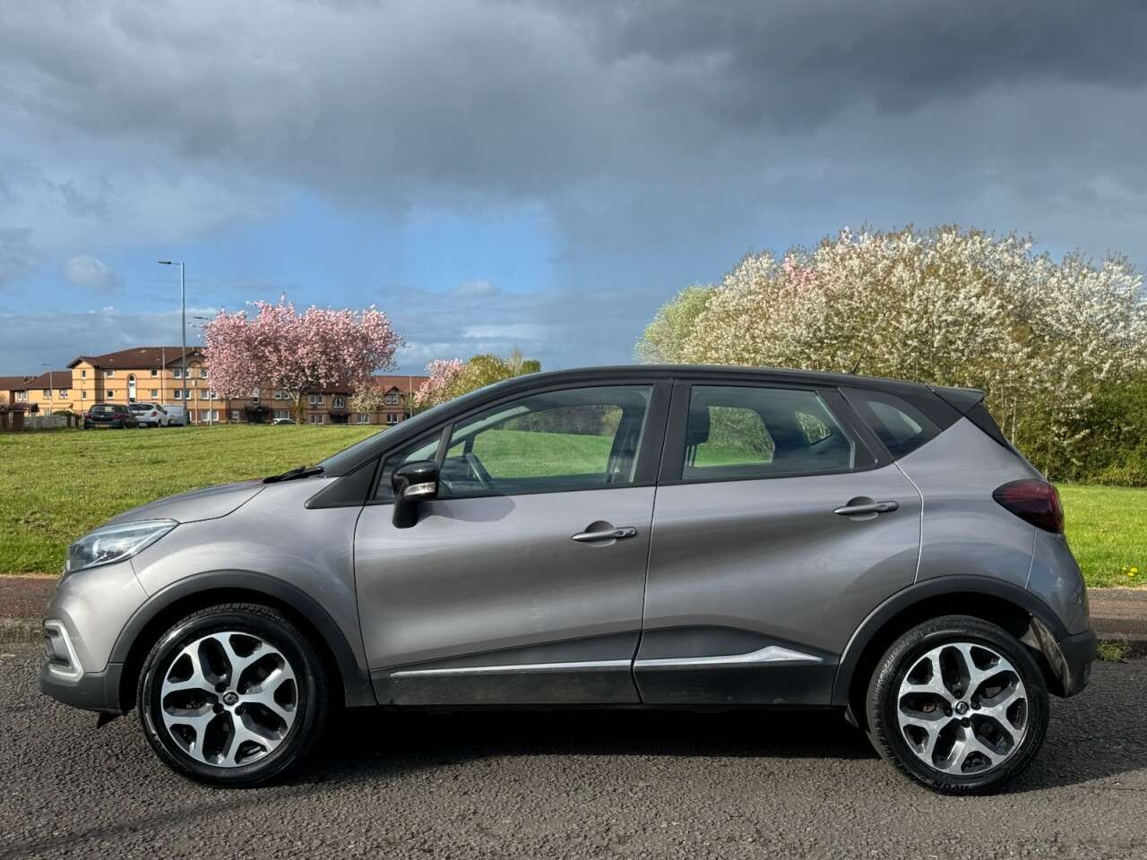 A 2018 RENAULT CAPTUR 1.5 dCi ENERGY Dynamique Nav SUV 5dr Diesel Manual Euro 6 (s/s) (90 ps) Par A 2018 RENAULT CAPTUR 1.5 dCi ENERGY Dynamique Nav SUV 5dr Diesel Manual Euro 6 (s/s) (90 ps) Par