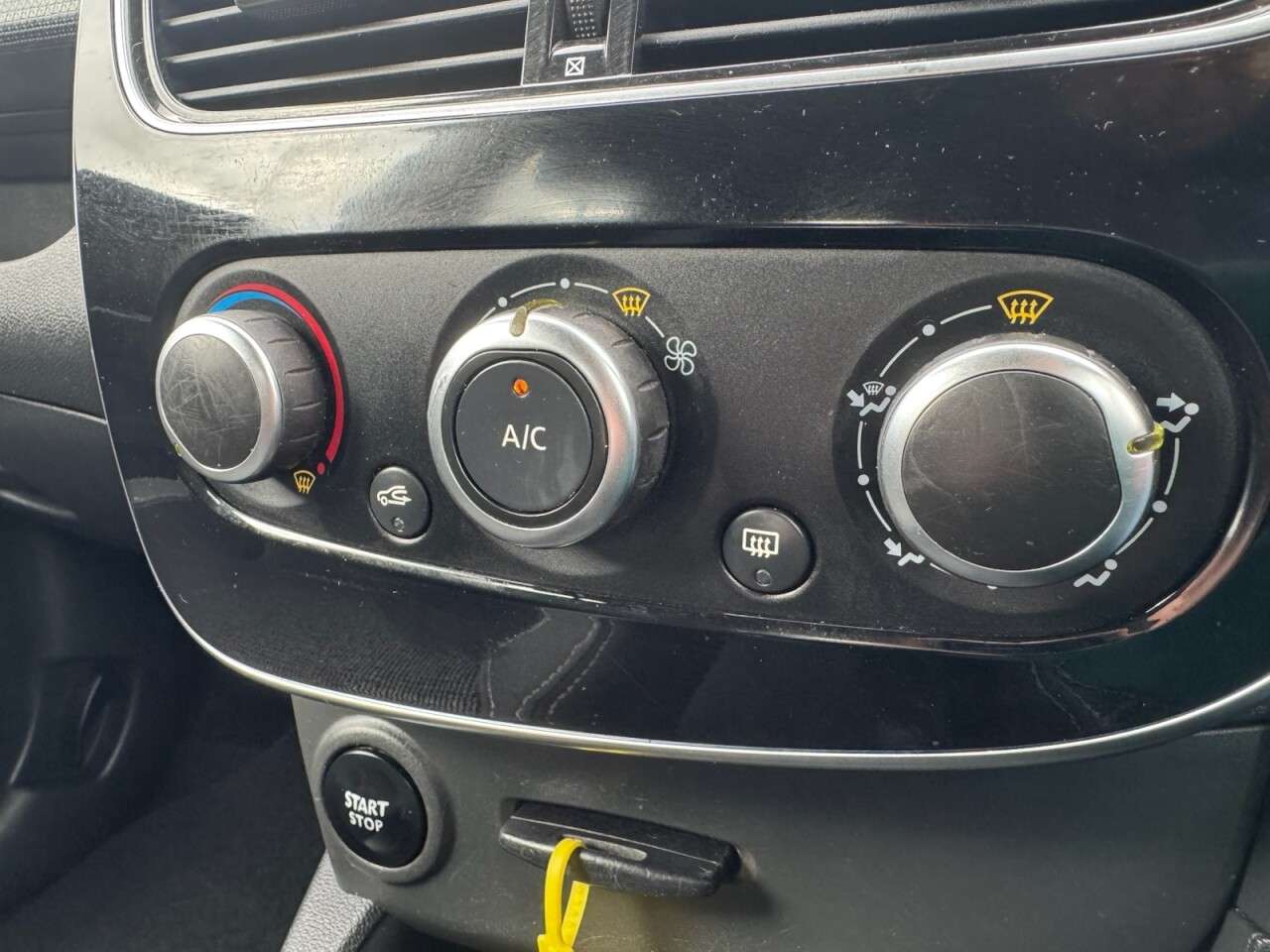 2017 RENAULT CLIO 2017 RENAULT CLIO