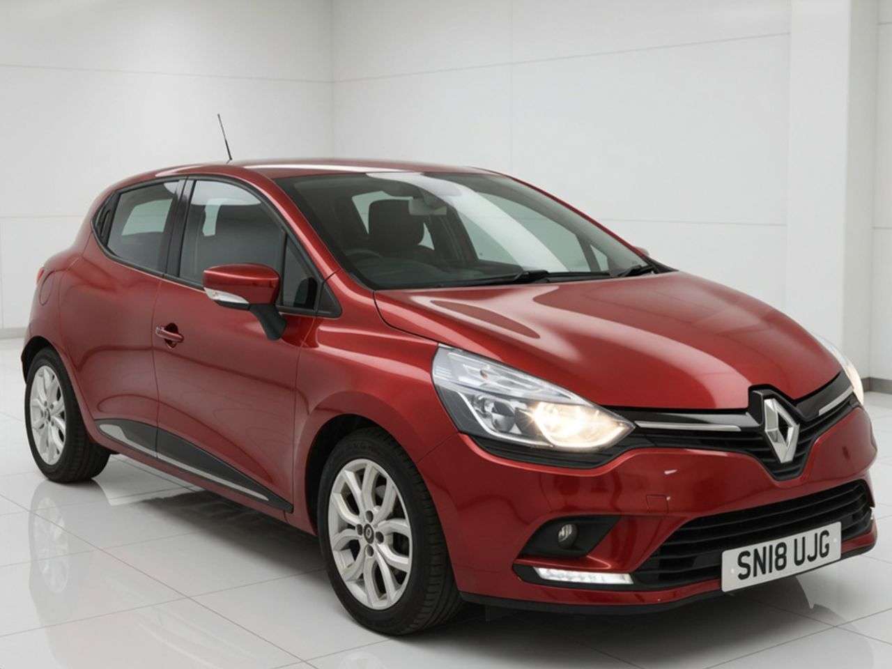 A 2018 RENAULT CLIO 1.2 16V Dynamique Nav Hatchback 5dr Petrol Manual Euro 6 (75 ps) Ideal Firs A 2018 RENAULT CLIO 1.2 16V Dynamique Nav Hatchback 5dr Petrol Manual Euro 6 (75 ps) Ideal Firs