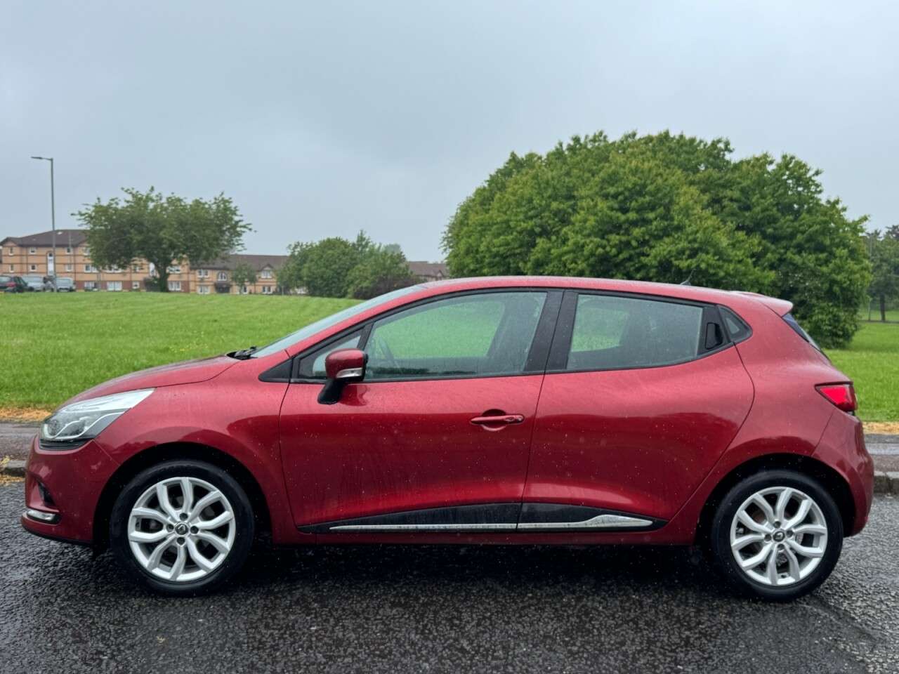 A 2018 RENAULT CLIO 1.2 16V Dynamique Nav Hatchback 5dr Petrol Manual Euro 6 (75 ps) Ideal Firs A 2018 RENAULT CLIO 1.2 16V Dynamique Nav Hatchback 5dr Petrol Manual Euro 6 (75 ps) Ideal Firs