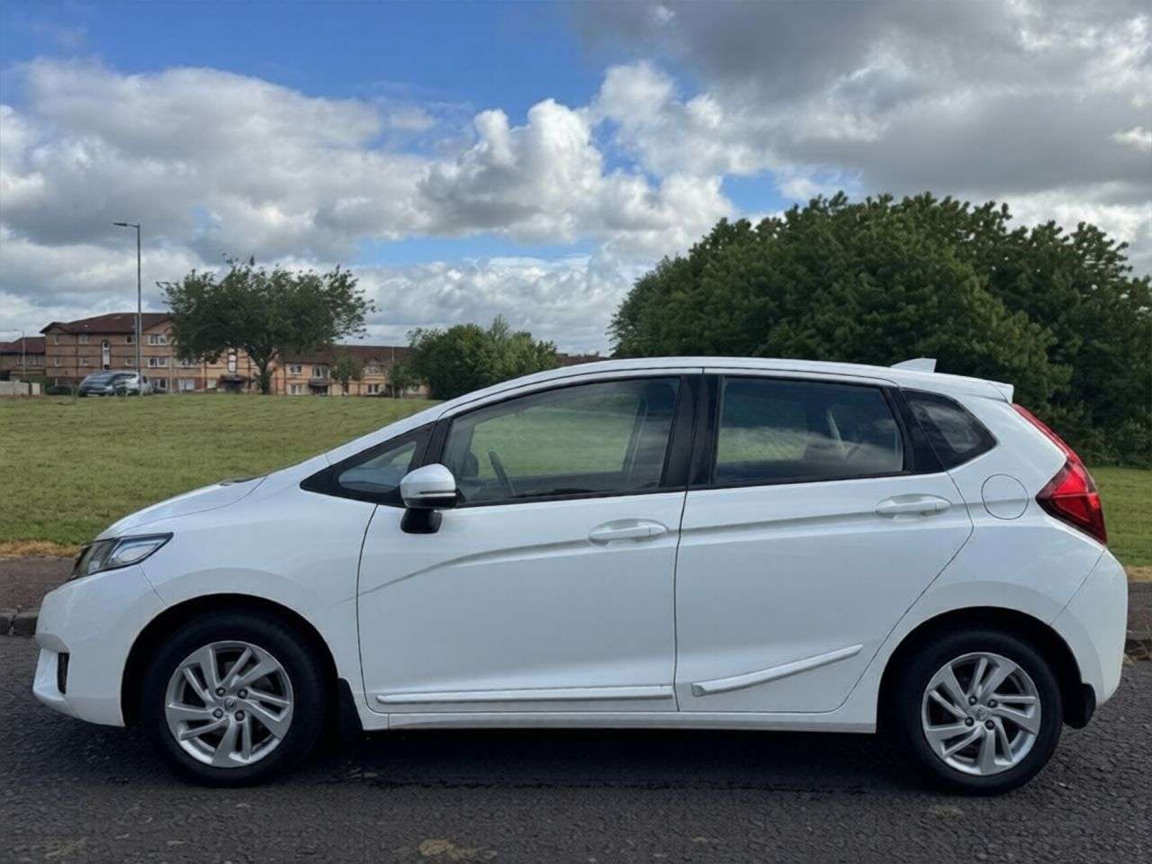 A 2015 HONDA JAZZ 1.3 i-VTEC SE Hatchback 5dr Petrol Manual Euro 6 (s/s) (102 ps) Part Exchan A 2015 HONDA JAZZ 1.3 i-VTEC SE Hatchback 5dr Petrol Manual Euro 6 (s/s) (102 ps) Part Exchan