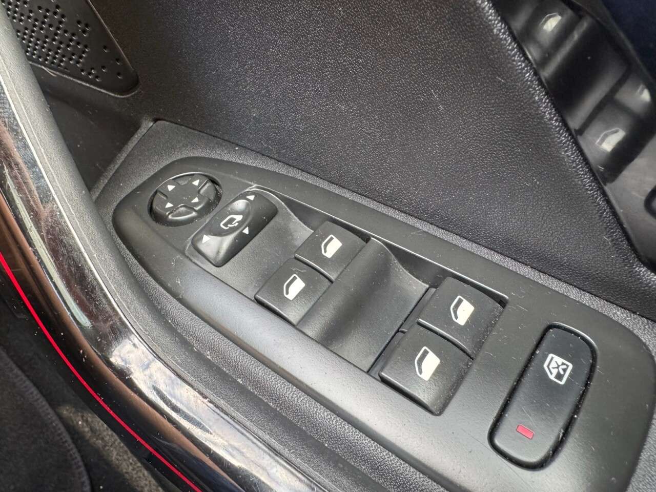 2016 PEUGEOT 2008 2016 PEUGEOT 2008