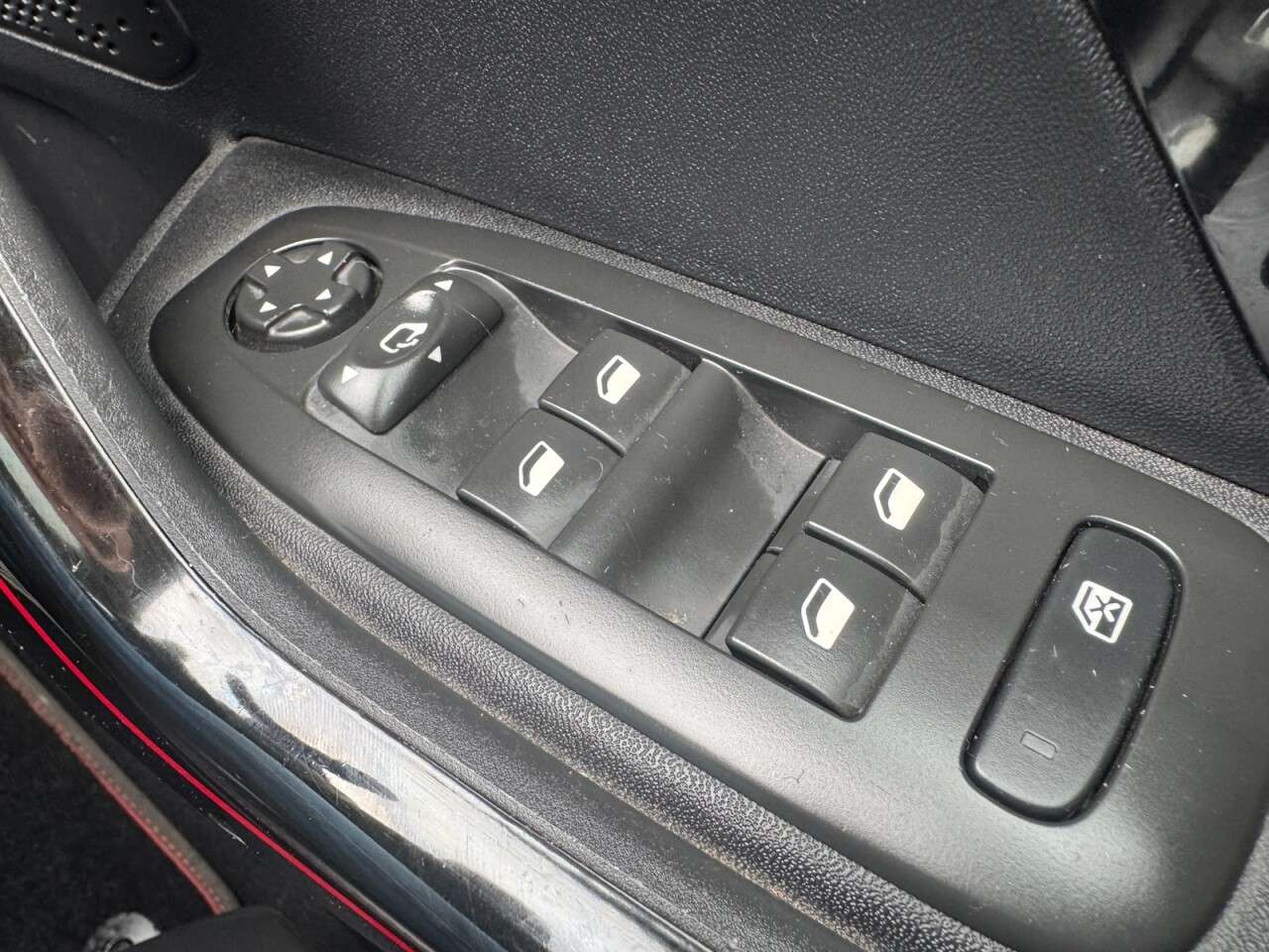 2016 PEUGEOT 2008 2016 PEUGEOT 2008