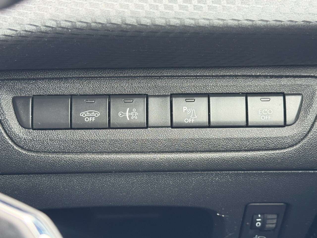 2016 PEUGEOT 2008 2016 PEUGEOT 2008