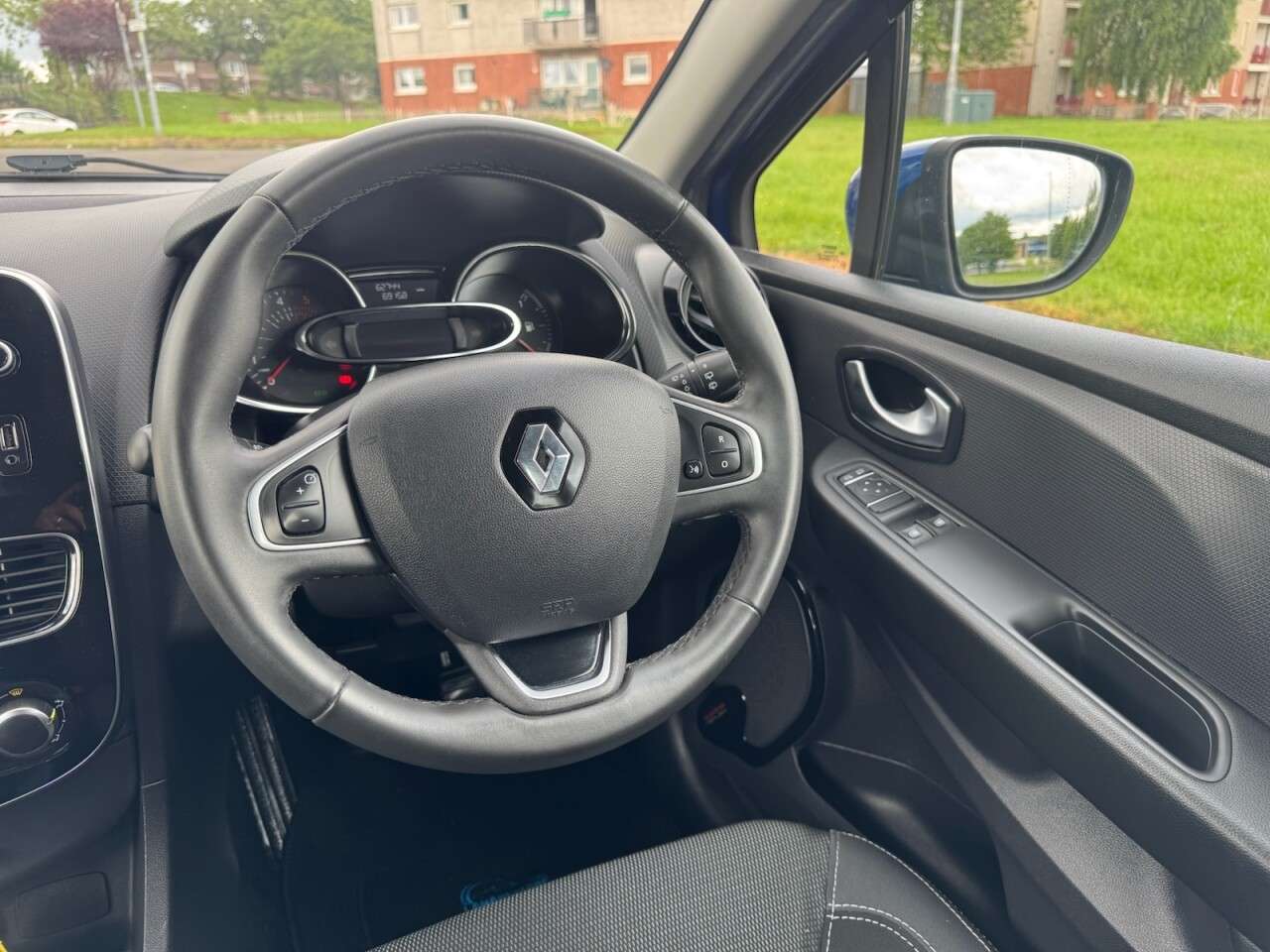 2017 RENAULT CLIO 2017 RENAULT CLIO