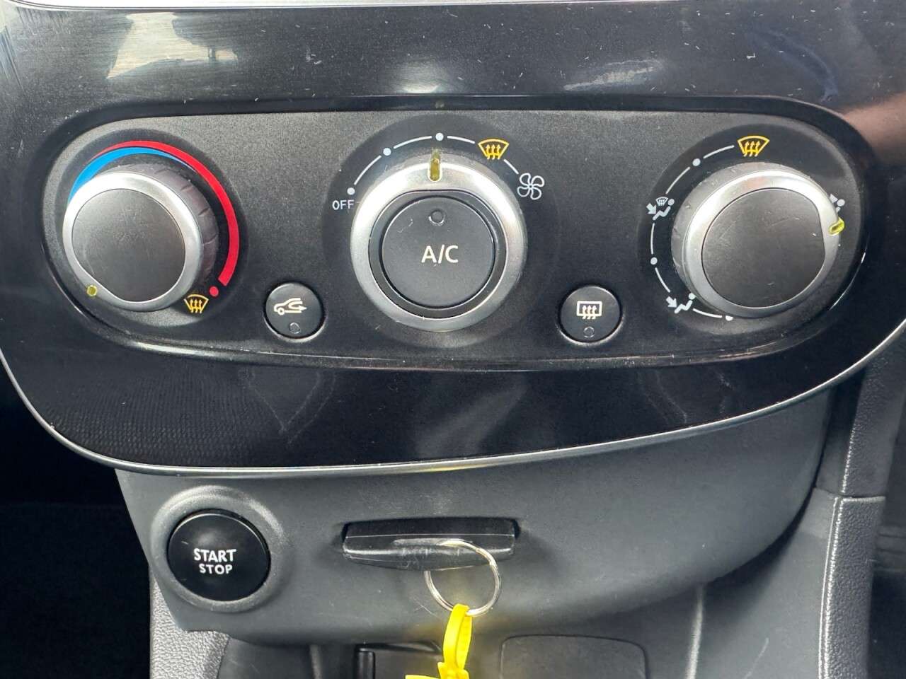 2017 RENAULT CLIO 2017 RENAULT CLIO