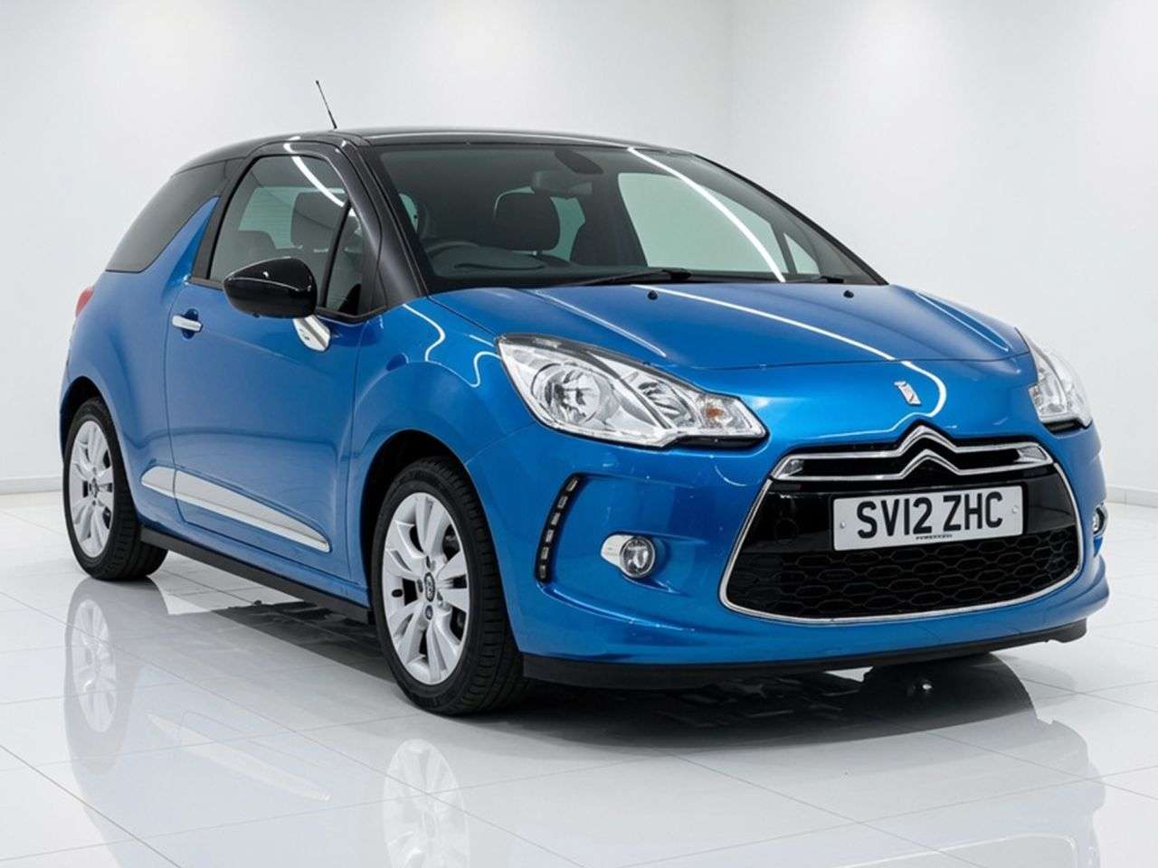 A 2012 CITROEN DS3 1.6 e-HDi Airdream DStyle Hatchback 3dr Diesel Manual Euro 5 (s/s) (90 ps) A 2012 CITROEN DS3 1.6 e-HDi Airdream DStyle Hatchback 3dr Diesel Manual Euro 5 (s/s) (90 ps)