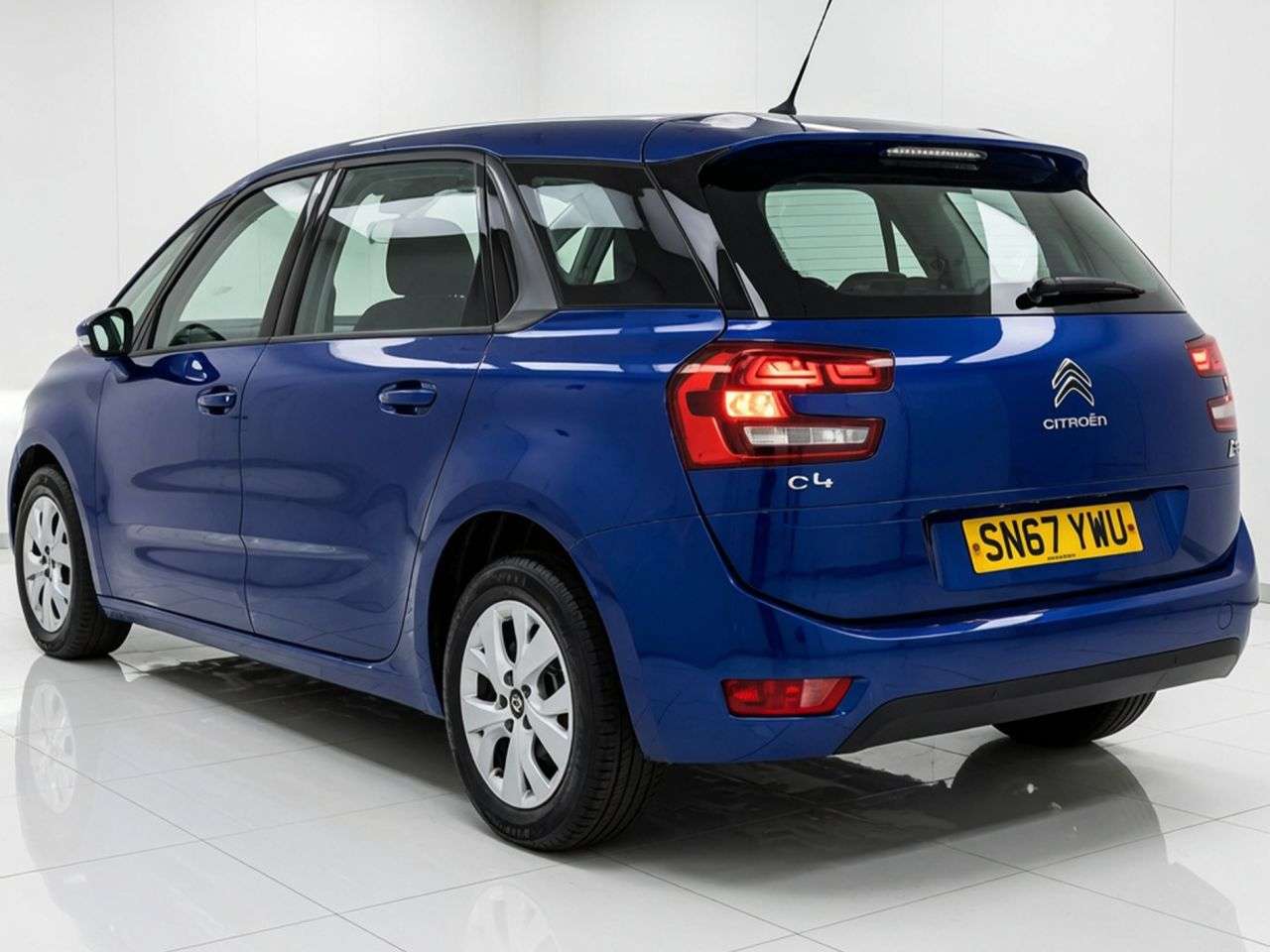A 2017 CITROEN GRAND C4 PICASSO 1.6 BlueHDi Touch Edition MPV 5dr Diesel Manual Euro 6 (s/s) (100 ps) Part A 2017 CITROEN GRAND C4 PICASSO 1.6 BlueHDi Touch Edition MPV 5dr Diesel Manual Euro 6 (s/s) (100 ps) Part