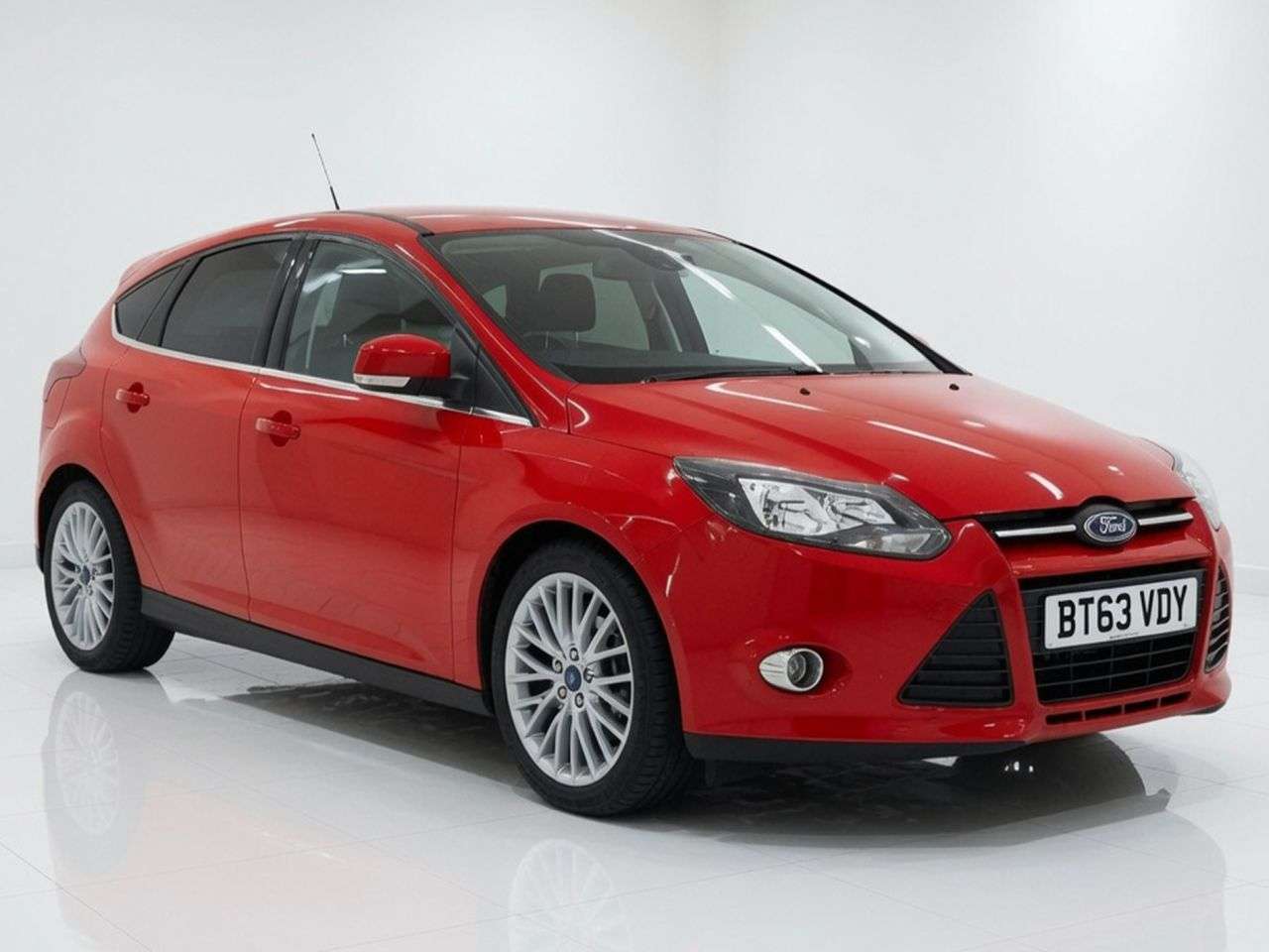 A 2013 FORD FOCUS 1.6 TDCi Zetec Navigator Hatchback 5dr Diesel Manual Euro 5 (s/s) (115 ps) A 2013 FORD FOCUS 1.6 TDCi Zetec Navigator Hatchback 5dr Diesel Manual Euro 5 (s/s) (115 ps)