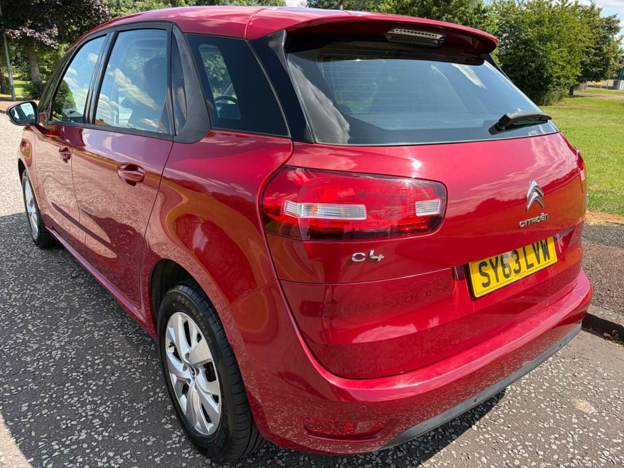 A 2013 CITROEN C4 PICASSO 1.6 e-HDi Airdream VTR+ MPV 5dr Diesel Manual Euro 5 (s/s) (115 ps) Part Ex A 2013 CITROEN C4 PICASSO 1.6 e-HDi Airdream VTR+ MPV 5dr Diesel Manual Euro 5 (s/s) (115 ps) Part Ex