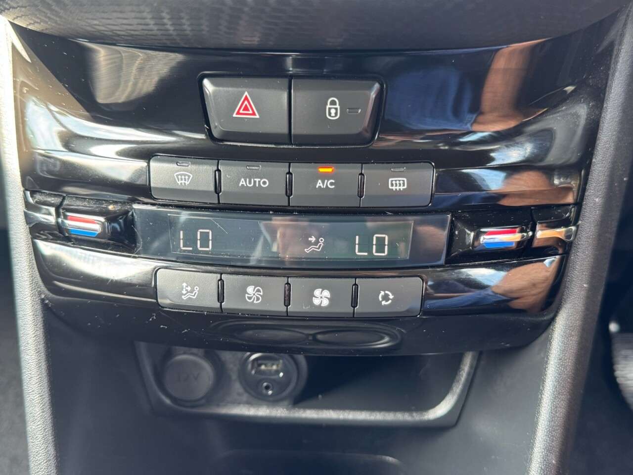 2014 PEUGEOT 2008 2014 PEUGEOT 2008