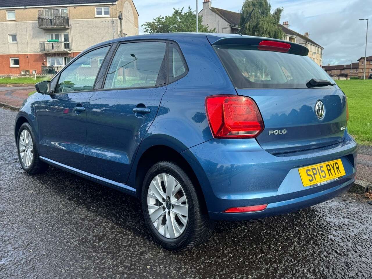 A 2015 VOLKSWAGEN POLO 1.0 BlueMotion Tech SE Hatchback 5dr Petrol Manual Euro 6 (s/s) (60 ps) Par A 2015 VOLKSWAGEN POLO 1.0 BlueMotion Tech SE Hatchback 5dr Petrol Manual Euro 6 (s/s) (60 ps) Par