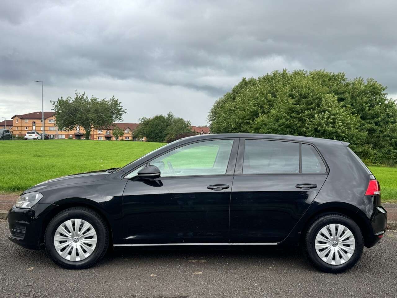 A 2013 VOLKSWAGEN GOLF 1.6 TDI BlueMotion Tech S Hatchback 5dr Diesel Manual Euro 5 (s/s) (105 ps) A 2013 VOLKSWAGEN GOLF 1.6 TDI BlueMotion Tech S Hatchback 5dr Diesel Manual Euro 5 (s/s) (105 ps)