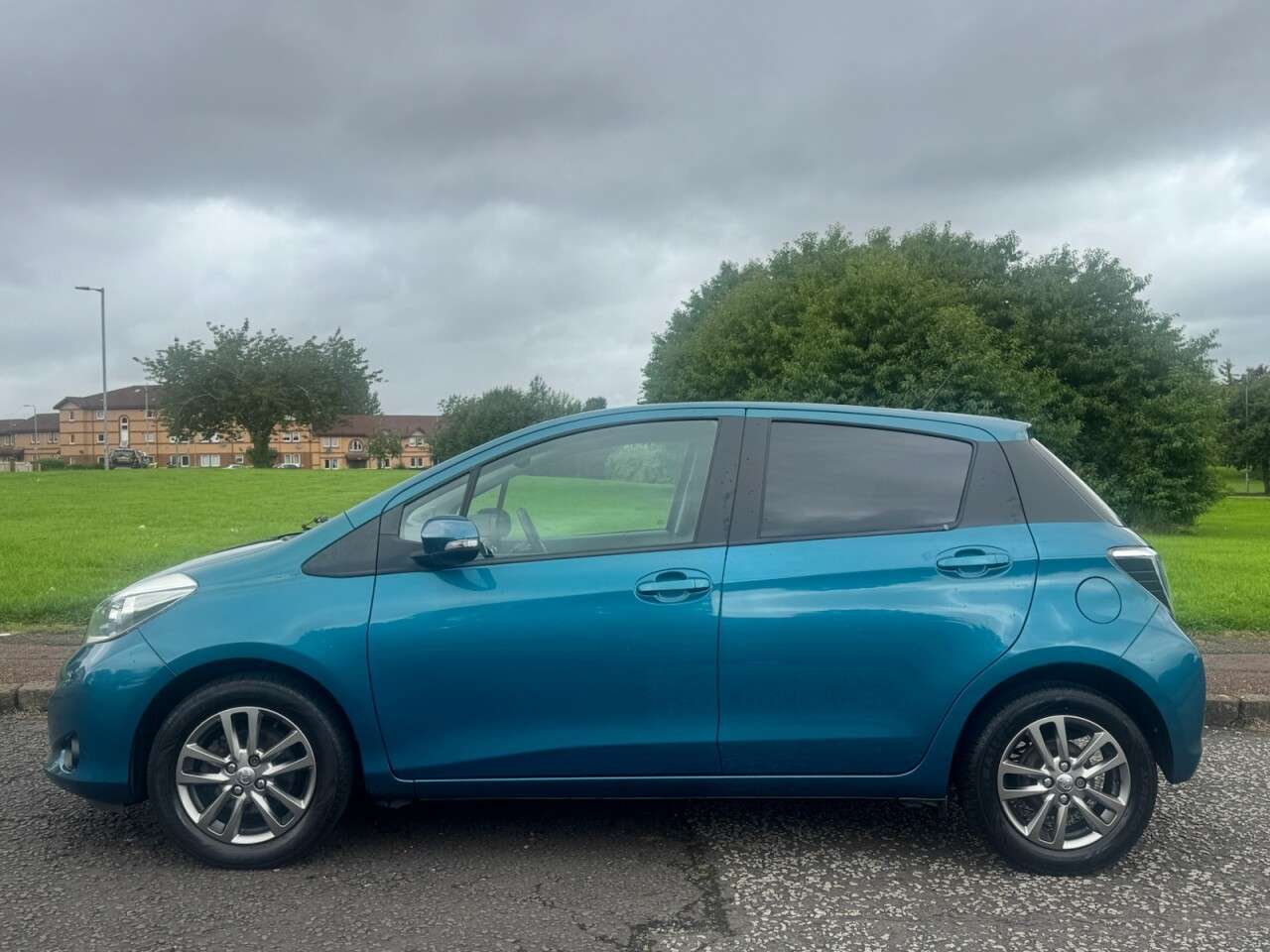 A 2014 TOYOTA YARIS 1.33 Dual VVT-i Icon Plus Hatchback 5dr Petrol Manual Euro 5 (99 ps) Part E A 2014 TOYOTA YARIS 1.33 Dual VVT-i Icon Plus Hatchback 5dr Petrol Manual Euro 5 (99 ps) Part E