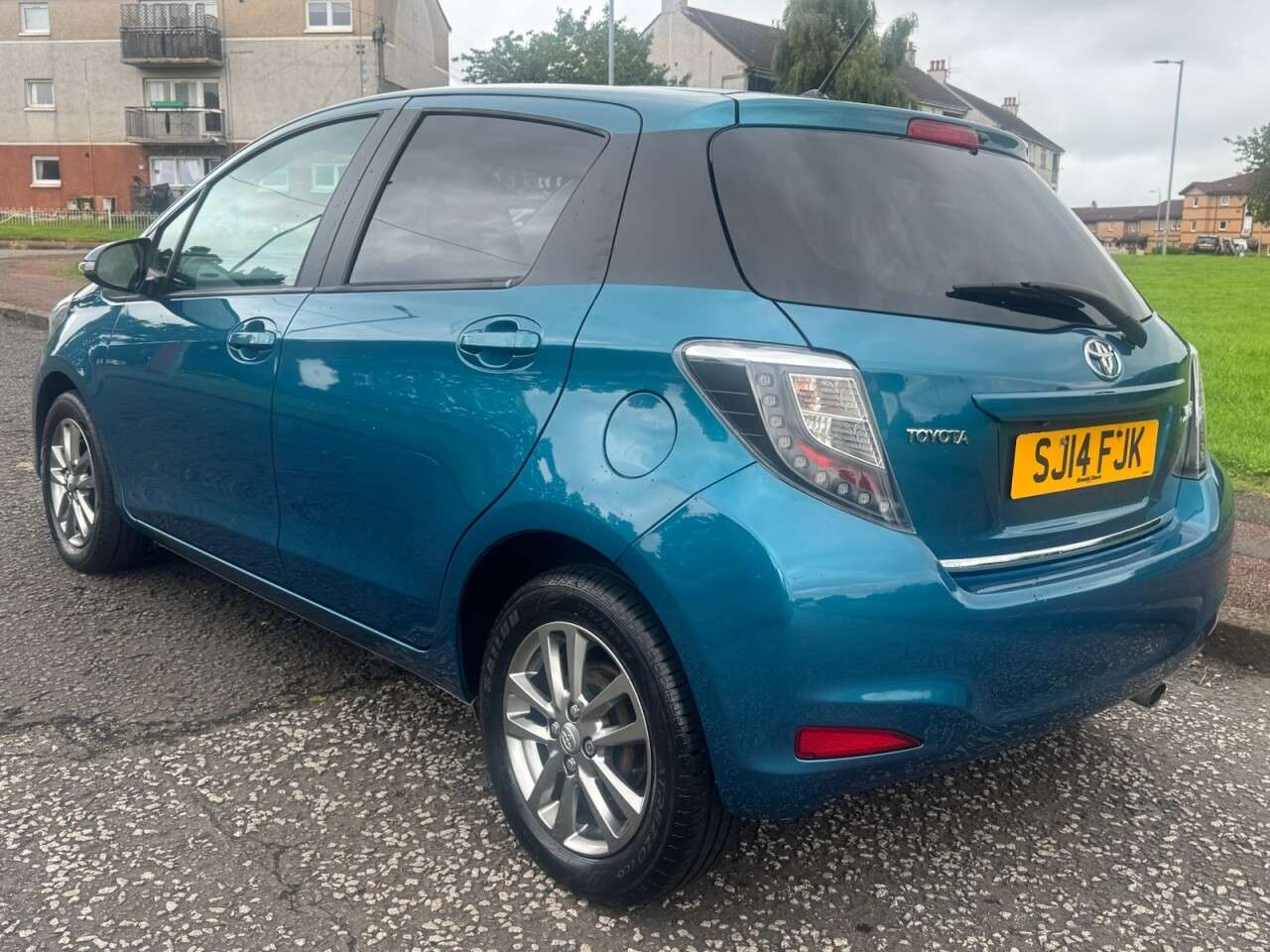 A 2014 TOYOTA YARIS 1.33 Dual VVT-i Icon Plus Hatchback 5dr Petrol Manual Euro 5 (99 ps) Part E A 2014 TOYOTA YARIS 1.33 Dual VVT-i Icon Plus Hatchback 5dr Petrol Manual Euro 5 (99 ps) Part E