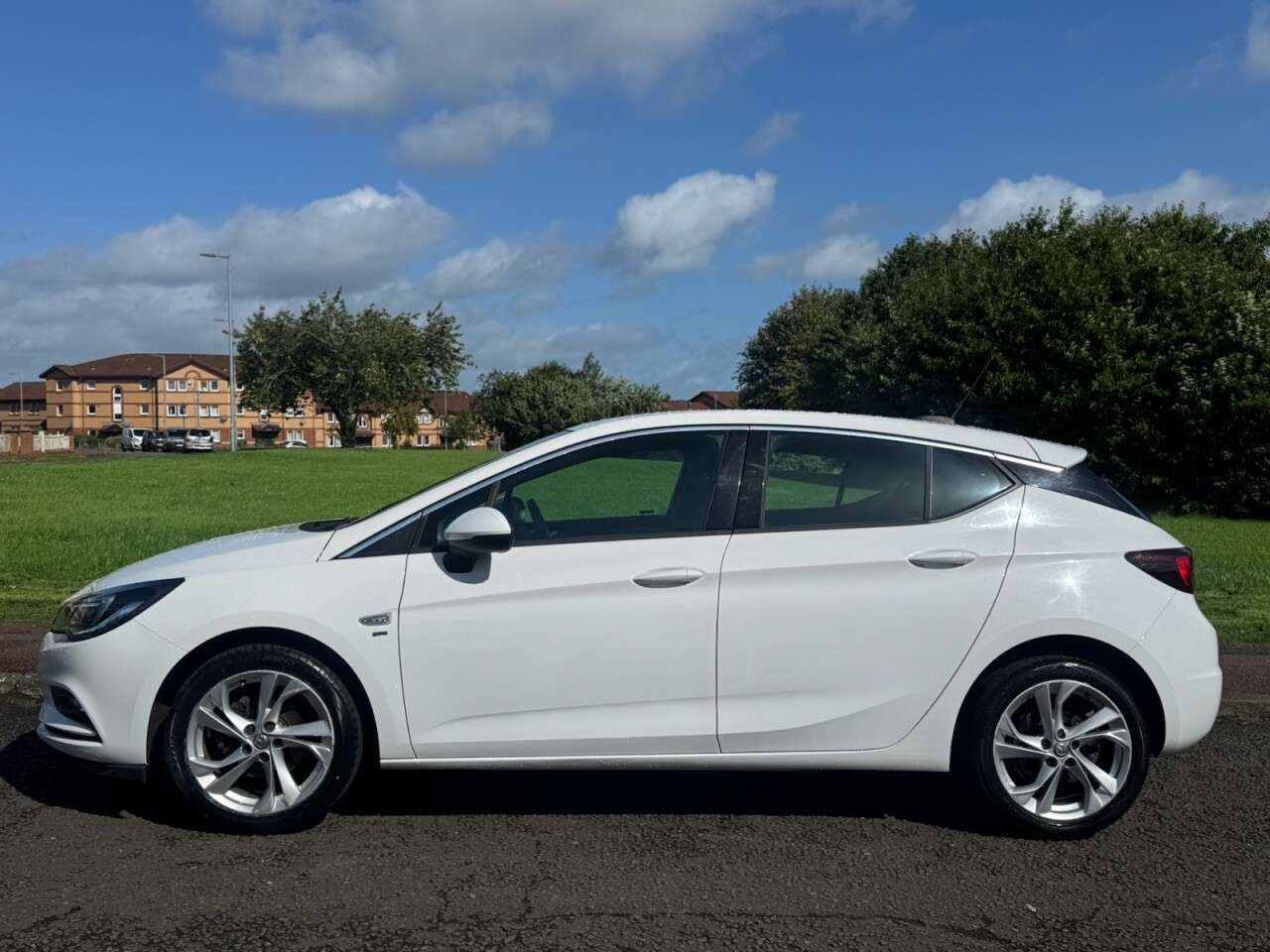 A 2017 VAUXHALL ASTRA 1.4i SRi Hatchback 5dr Petrol Manual Euro 6 (100 ps) Part Ex Welcome A 2017 VAUXHALL ASTRA 1.4i SRi Hatchback 5dr Petrol Manual Euro 6 (100 ps) Part Ex Welcome
