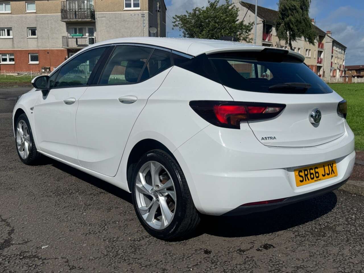 A 2017 VAUXHALL ASTRA 1.4i SRi Hatchback 5dr Petrol Manual Euro 6 (100 ps) Part Ex Welcome A 2017 VAUXHALL ASTRA 1.4i SRi Hatchback 5dr Petrol Manual Euro 6 (100 ps) Part Ex Welcome
