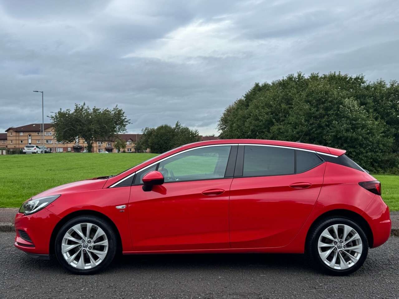 A 2018 VAUXHALL ASTRA 1.4i Turbo SE Hatchback 5dr Petrol Manual Euro 6 (150 ps) Part Exchange Wel A 2018 VAUXHALL ASTRA 1.4i Turbo SE Hatchback 5dr Petrol Manual Euro 6 (150 ps) Part Exchange Wel