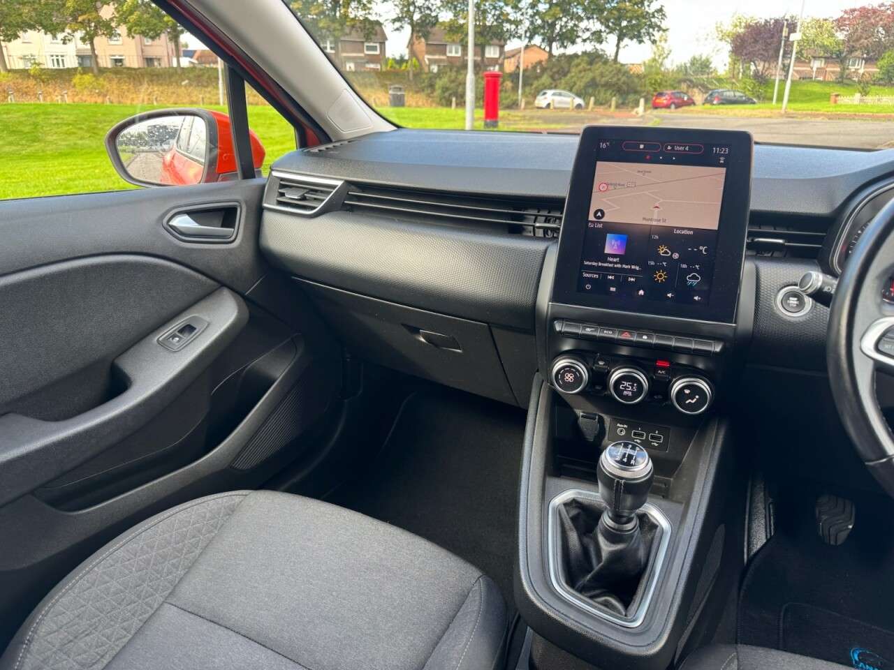 2019 RENAULT CLIO 2019 RENAULT CLIO