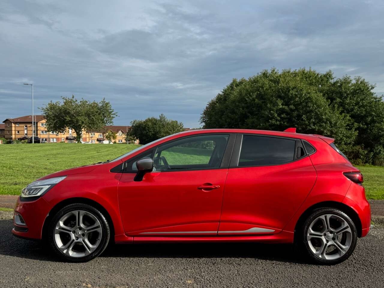 A 2018 RENAULT CLIO 0.9 TCe GT Line Hatchback 5dr Petrol Manual Euro 6 (s/s) (90 ps) Part Ex We A 2018 RENAULT CLIO 0.9 TCe GT Line Hatchback 5dr Petrol Manual Euro 6 (s/s) (90 ps) Part Ex We