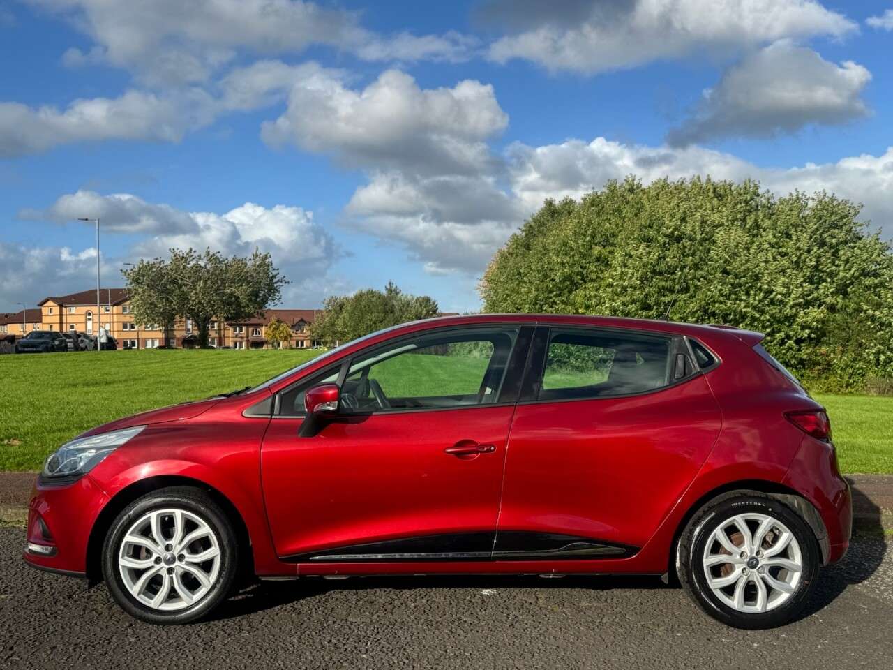 A 2017 RENAULT CLIO 1.2 16V Dynamique Nav Hatchback 5dr Petrol Manual Euro 6 (75 ps) Part Excha A 2017 RENAULT CLIO 1.2 16V Dynamique Nav Hatchback 5dr Petrol Manual Euro 6 (75 ps) Part Excha